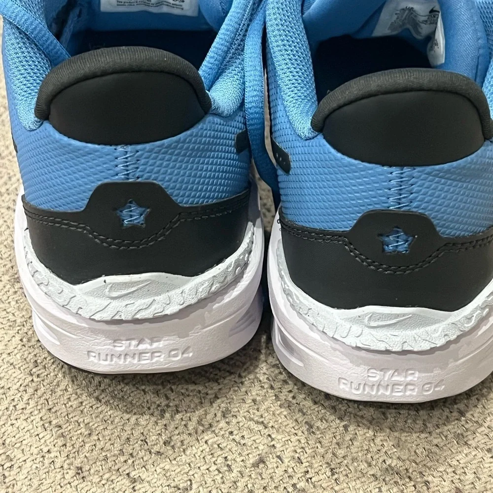 Kids Nike Blue Athletic Shoes Size 4.5